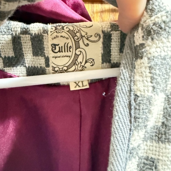 Gray and Cream Patterned Coat - Picture 3 of 4